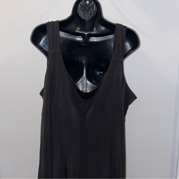 Simple and elegant black dress - Picture 4 of 5